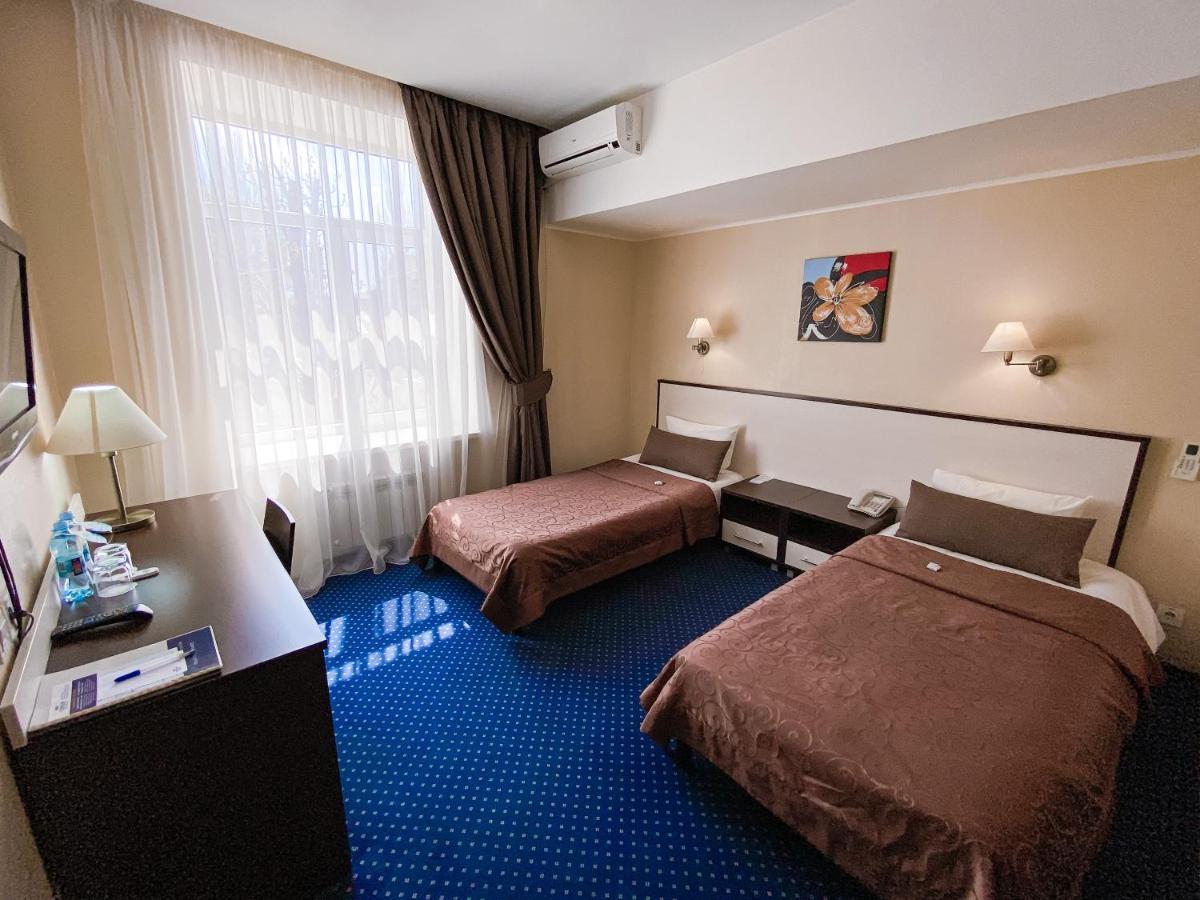 โรงแรมทีทราลนี Zaporizhia ภายนอก รูปภาพ