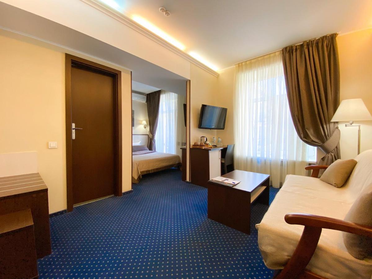 โรงแรมทีทราลนี Zaporizhia ภายนอก รูปภาพ