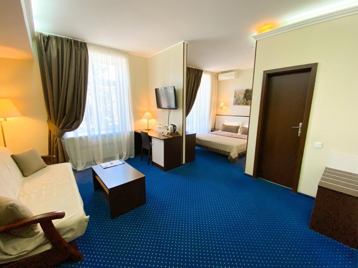 โรงแรมทีทราลนี Zaporizhia ภายนอก รูปภาพ